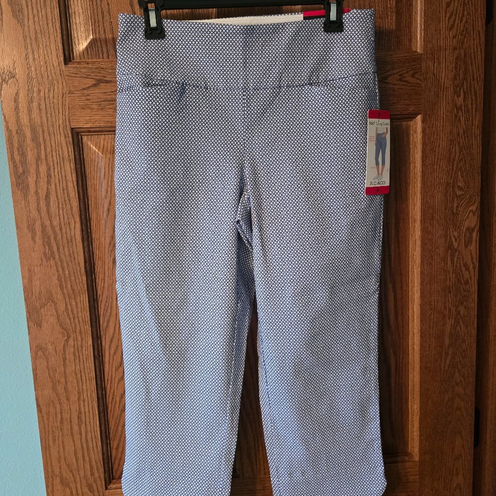 S.C.& Co 360 Tummy Control Pull-On Capri Pants Blue Geo Size 8 NWT